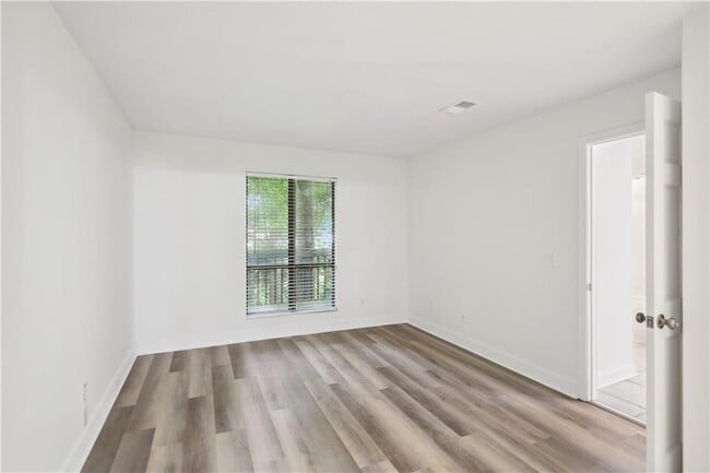 Building Photo - 421 Warm Springs Cir