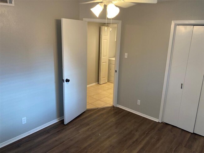 Building Photo - 8004 Dowling Cove