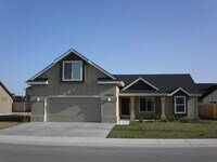 Building Photo - Beautiful Star home | 3 bedrooms 2 bathrooms
