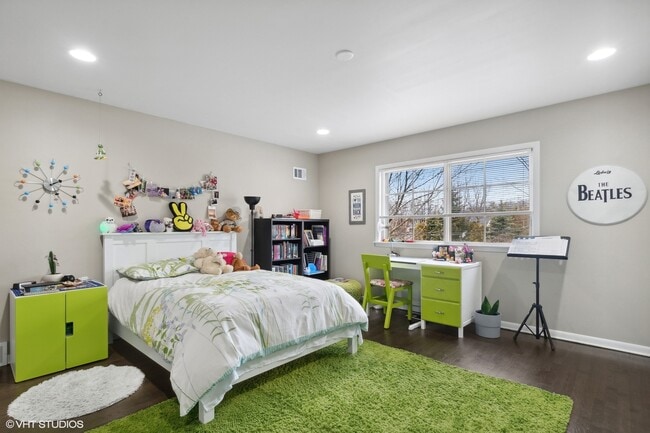 Building Photo - 384 Hastings Ave