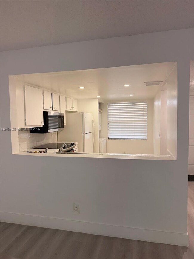 Building Photo - 6575 W Oakland Park Blvd