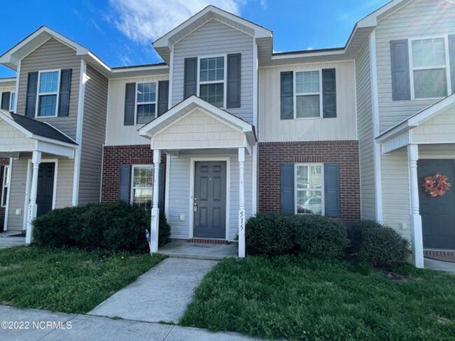 Primary Photo - Carolina Plantations Townhouse!