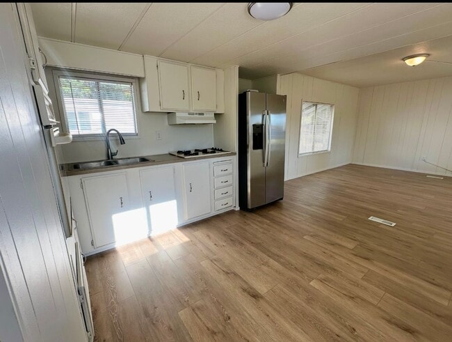 Building Photo - Available NOW!  Affordable 2bdrm, 1 bath