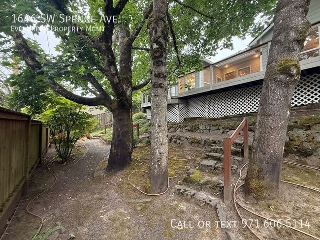 Building Photo - 1646 SW Spence Ave