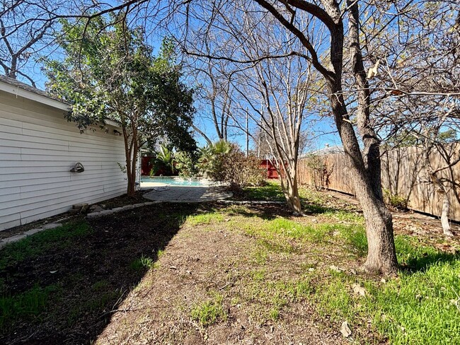 Building Photo - Welcome to your New Home! A charming open ...