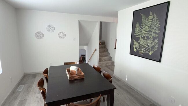 Building Photo - 2260 Danelle Ct