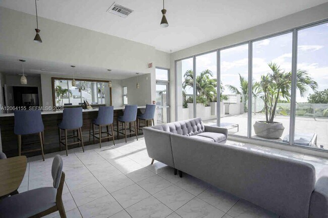 Building Photo - 9225 Collins Ave