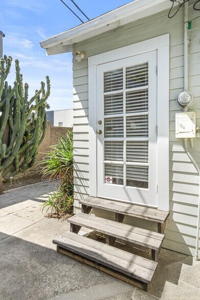 Building Photo - 3860 Goldwyn Ter