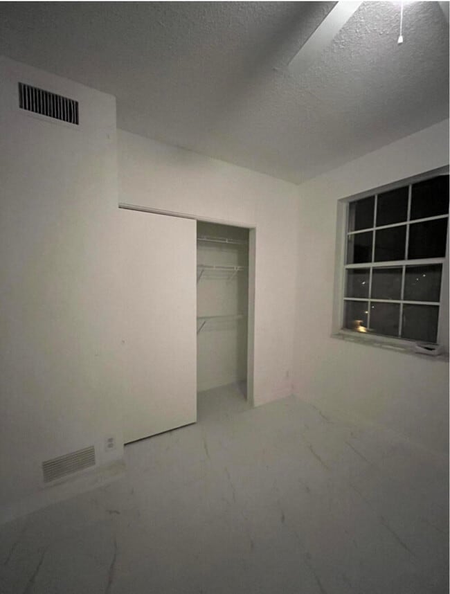 Building Photo - 7870 Dixie Beach Cir
