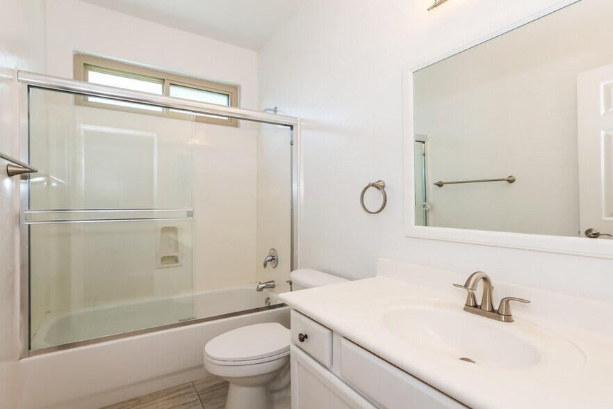 Building Photo - 3355 E Hampton Ln