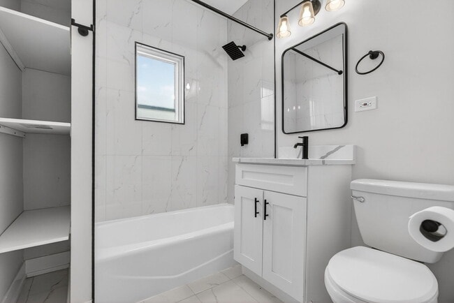 Building Photo - 741 S Jackson St