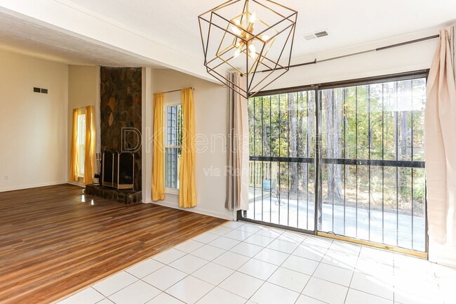 Building Photo - 135 Beethoven Ct