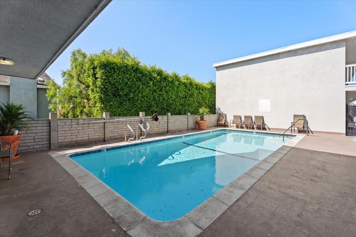 Building Photo - 2411 Prospect Ave