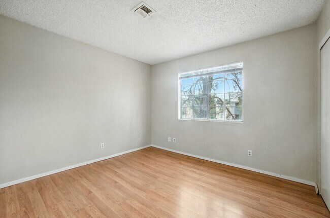 Building Photo - First floor 2-Bedroom, 1-Bath with Fireplace – Move-In Ready! ** MOVE IN SPECIAL! HALF OFF FIRST ...