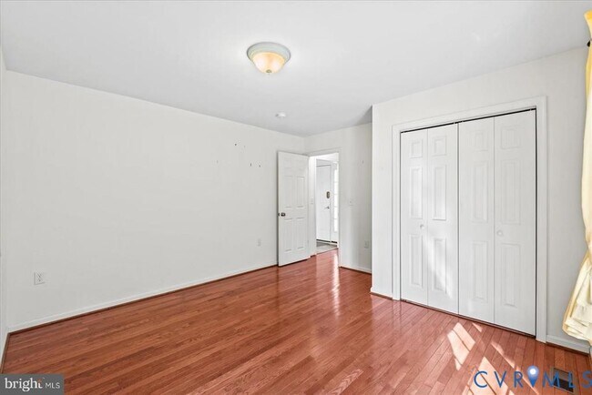 Building Photo - 686 Lake Caroline Dr