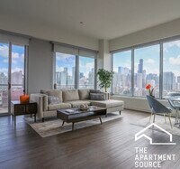 Building Photo - 910 W Huron St