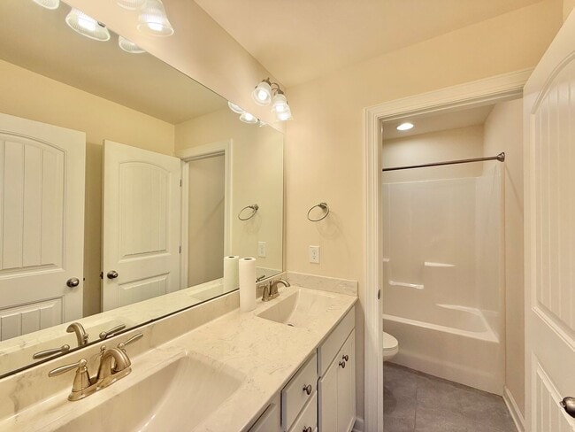 Building Photo - Beautiful 4BD, 3BA House with Bonus Family Room, Large Fenced Backyard, and Finished 2-Car Garage...