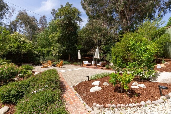 Building Photo - Beautiful Tarzana Rental!