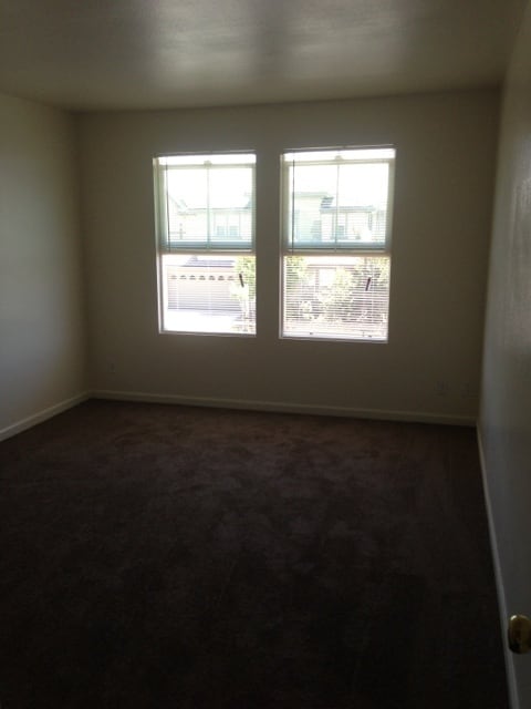 Building Photo - Los Banos, Large 2 story 5 bedroom 3 full ...