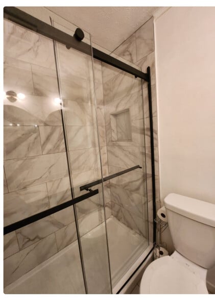 Building Photo - 2805 Northeast Expy