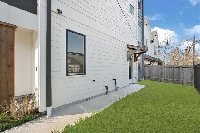 Building Photo - 4623 Cochran St