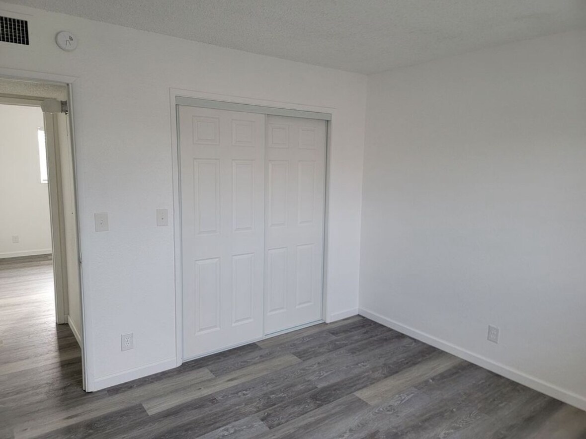 Building Photo - 2140 Riviera Blvd