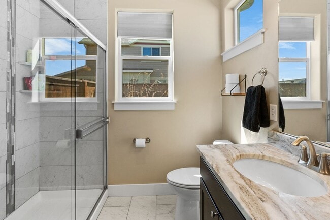 Building Photo - Gorgeous 4 Bedroom Home in Ryen Glenn