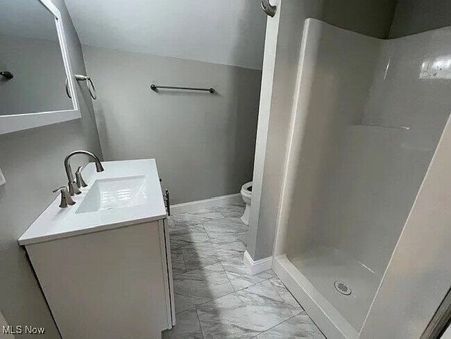 Building Photo - Charming 3 Bedroom 2 Bath House in Lorain- First Month Rent Half Off!!