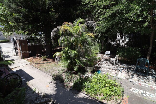 Building Photo - 777 NE 85th St