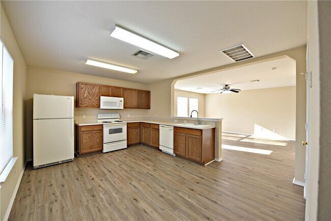 Building Photo - 105 Mesa Dr