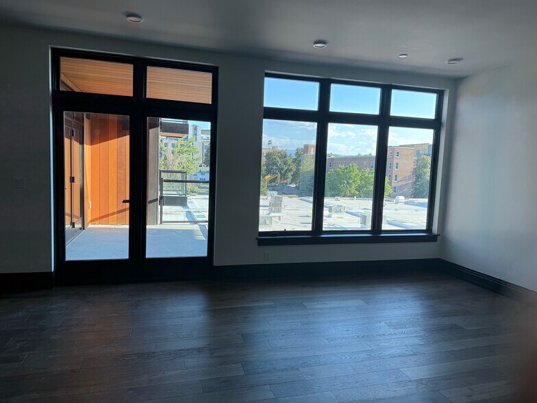 Building Photo - 315 N Tracy Ave