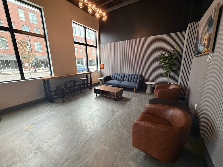 Building Photo - 315 Western Ave