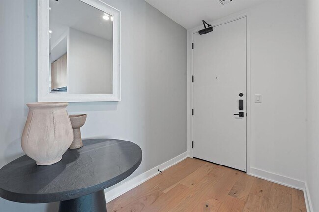 Building Photo - 84 East Ave