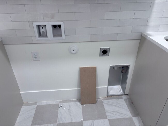 Building Photo - Gorgeous New Construction with 6 bed 4 bath plus Swimming Pool and RV Garage