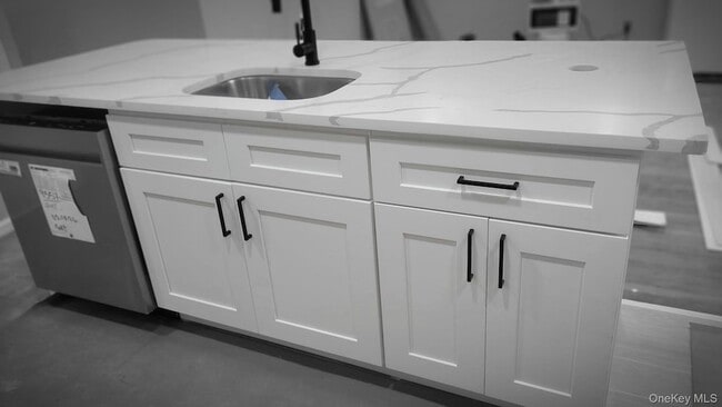 Building Photo - 8 Dee Pl