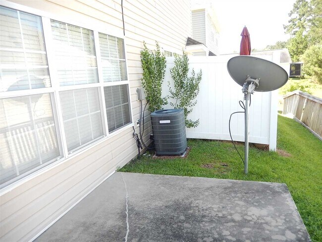 Building Photo - 1520 Crescent Hills Dr