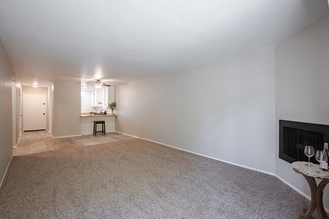 Living Room - Oak Park Apartments