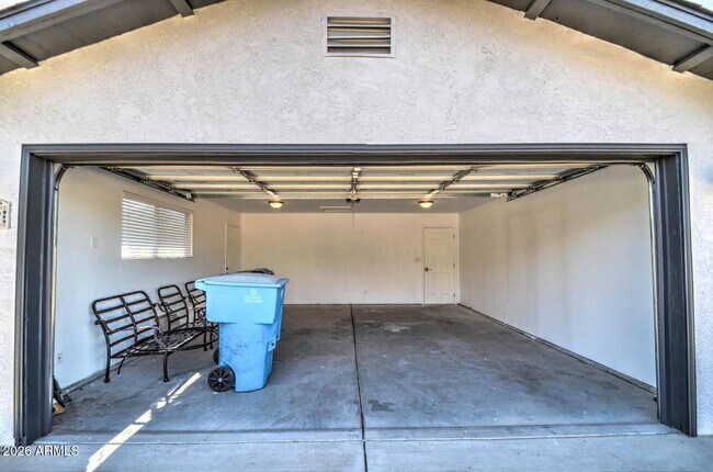 Building Photo - 3022 N 34th Pl