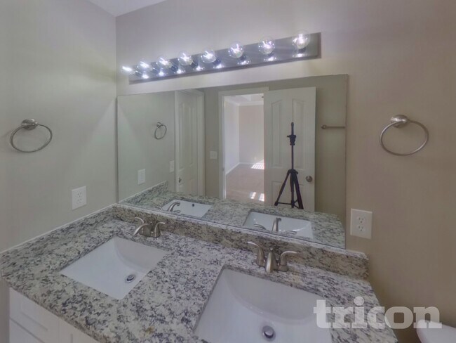 Building Photo - 3107 Donard Ct