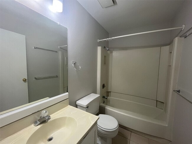 Building Photo - 65 Yewleaf Rd