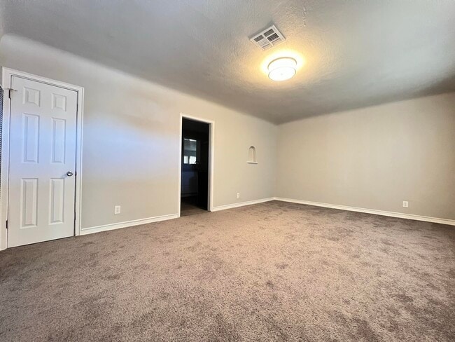 Building Photo - 408 Ramona Ave