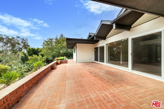 Building Photo - 656 N Bonhill Rd