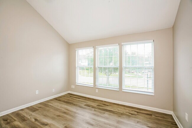 Building Photo - 7462 Carnation Ln