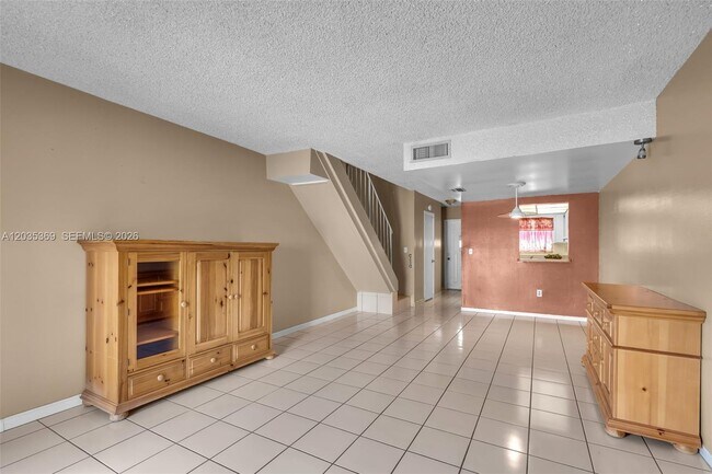 Building Photo - 1757 W 57th St