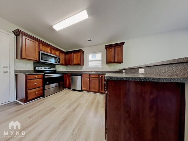 Building Photo - 1910 Sunset Village Dr