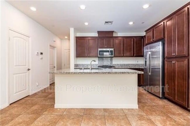 Building Photo - 40347 Calle Real