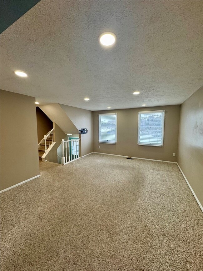 Building Photo - 5 Bramblewood Ln