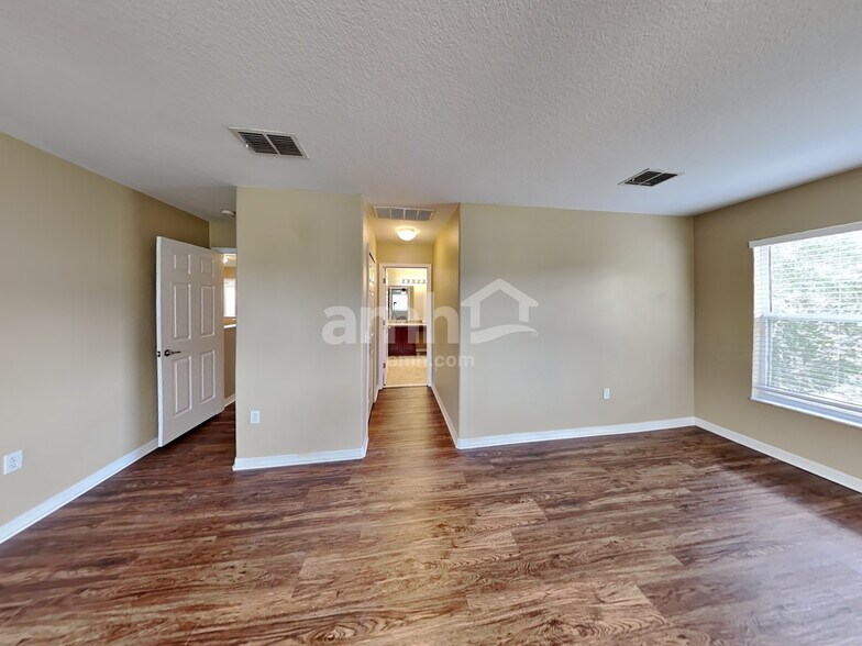 Building Photo - 3247 Chessington Dr
