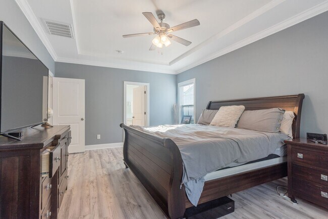 Building Photo - AVAILABLE in July Charming 3-Bedroom, 2-Bath Ranch-Style Home
