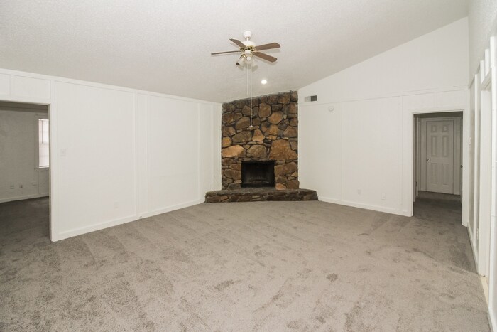 Building Photo - 6218 Ridgeline Dr